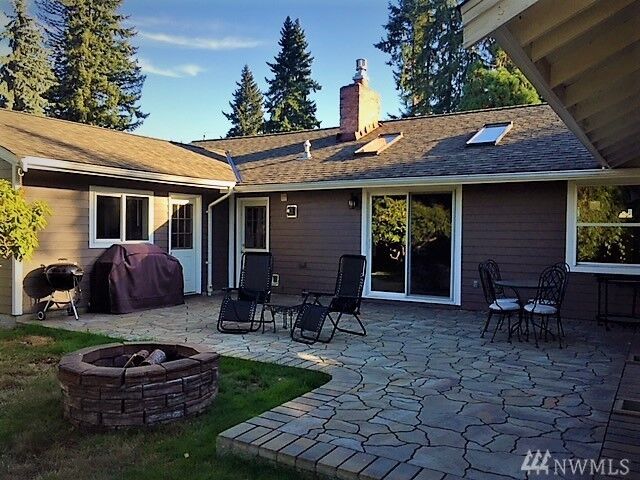 Property Photo:  12432 NE 73rd Street  WA 98033 