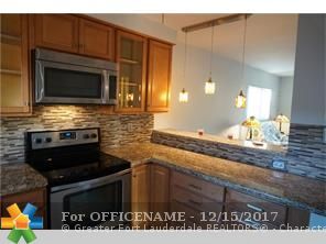Property Photo: 152 NE 20th Ct 152 FL 33305