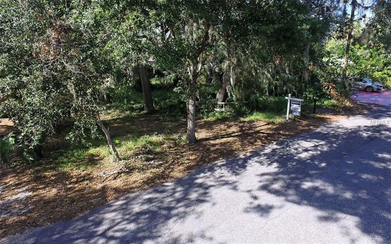 Property Photo:  2423 Hickory Avenue  FL 34234 