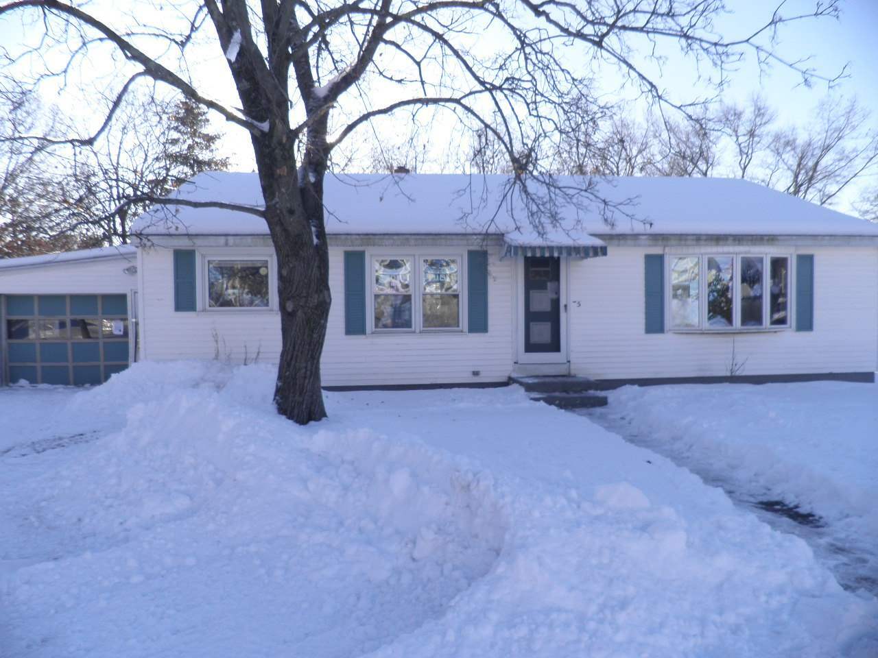 Property Photo:  5 Rainbow Avenue  NH 03054 