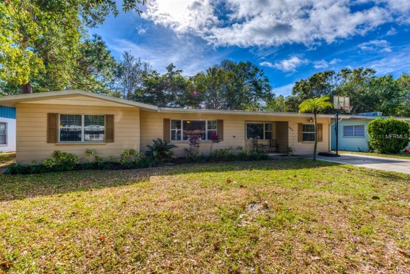 Property Photo: 2615 12th Avenue W FL 34205