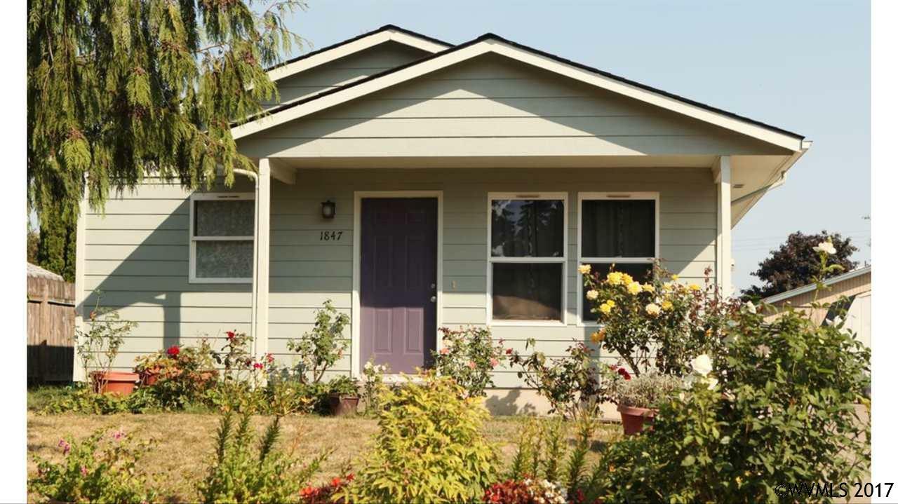 Property Photo:  1847 48th Av  OR 97322 