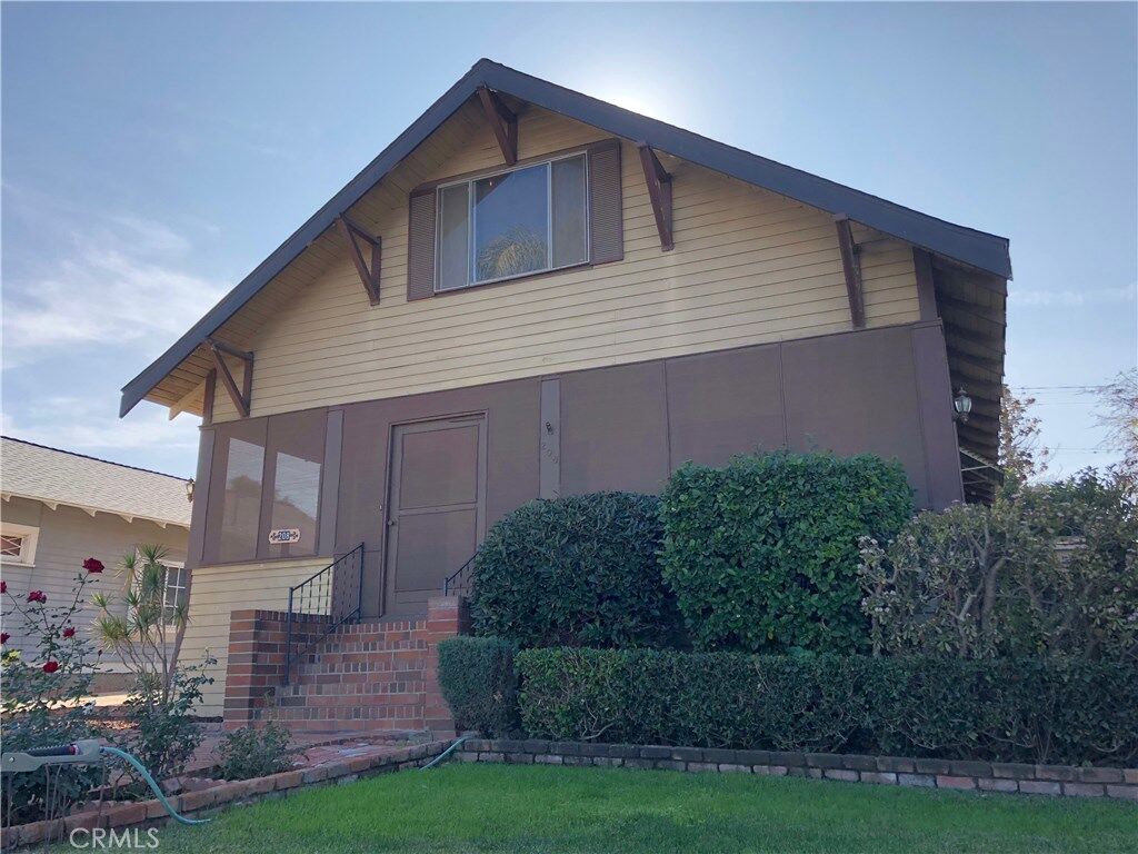 Property Photo: 208 E Olive Street E CA 92879