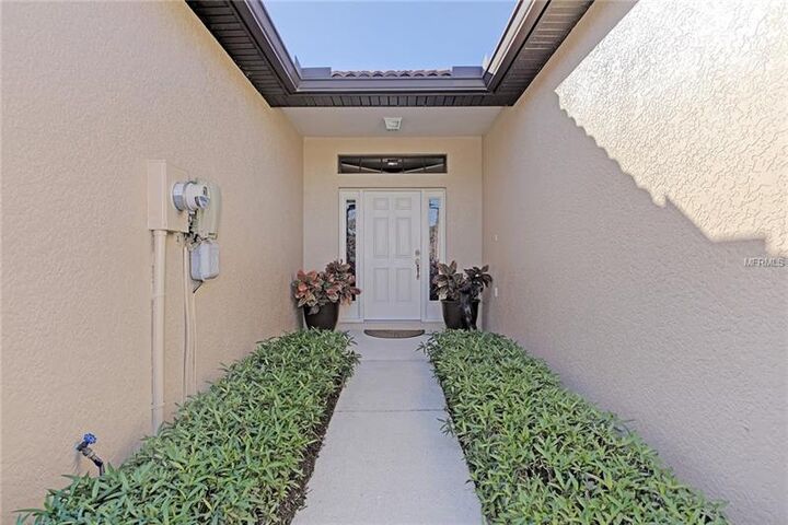 Property Photo: 1398 Maseno Drive FL 34292