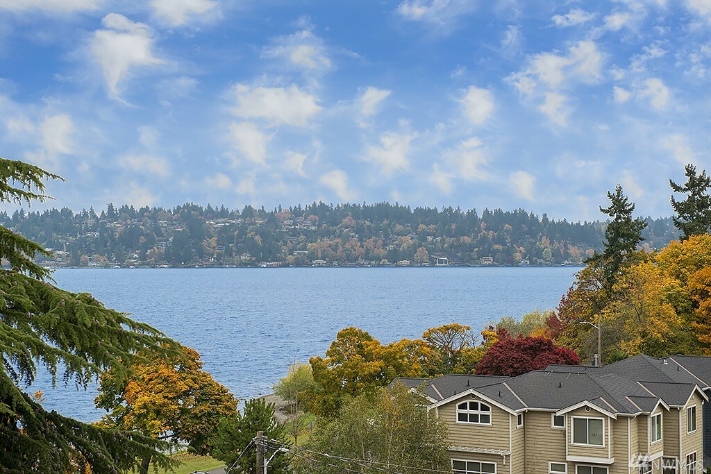 Property Photo:  4016 S 48th Ave S  WA 98118 