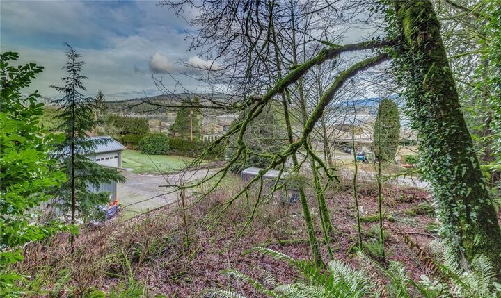 Property Photo:  2703 Lake Whatcom Blvd  WA 98229 