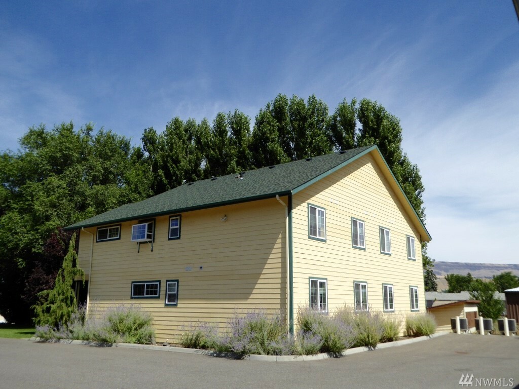 Property Photo: 1509 1513 Maple St WA 98801