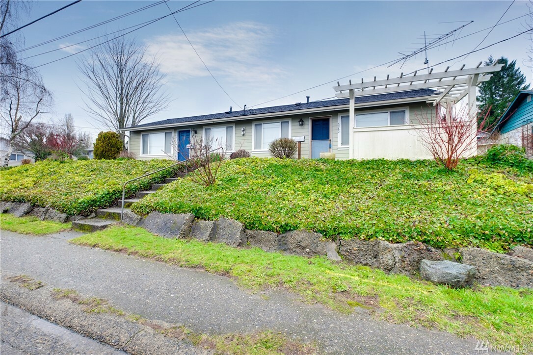 Property Photo:  3262 Halverson Ave  WA 98310 