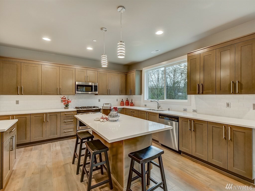 Property Photo: 4815 S 136th St WA 98168