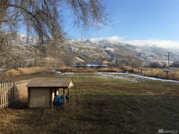 Property Photo:  103 Riverside St S  WA 98849 