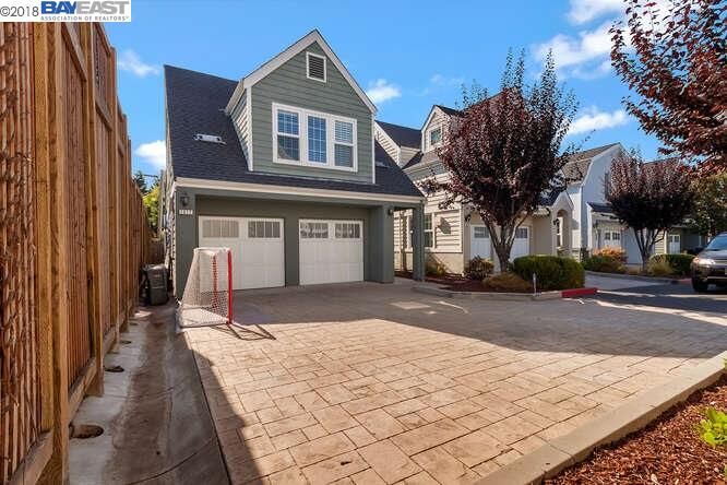 Property Photo:  1011 Greenbrier Court  CA 94577-3065 
