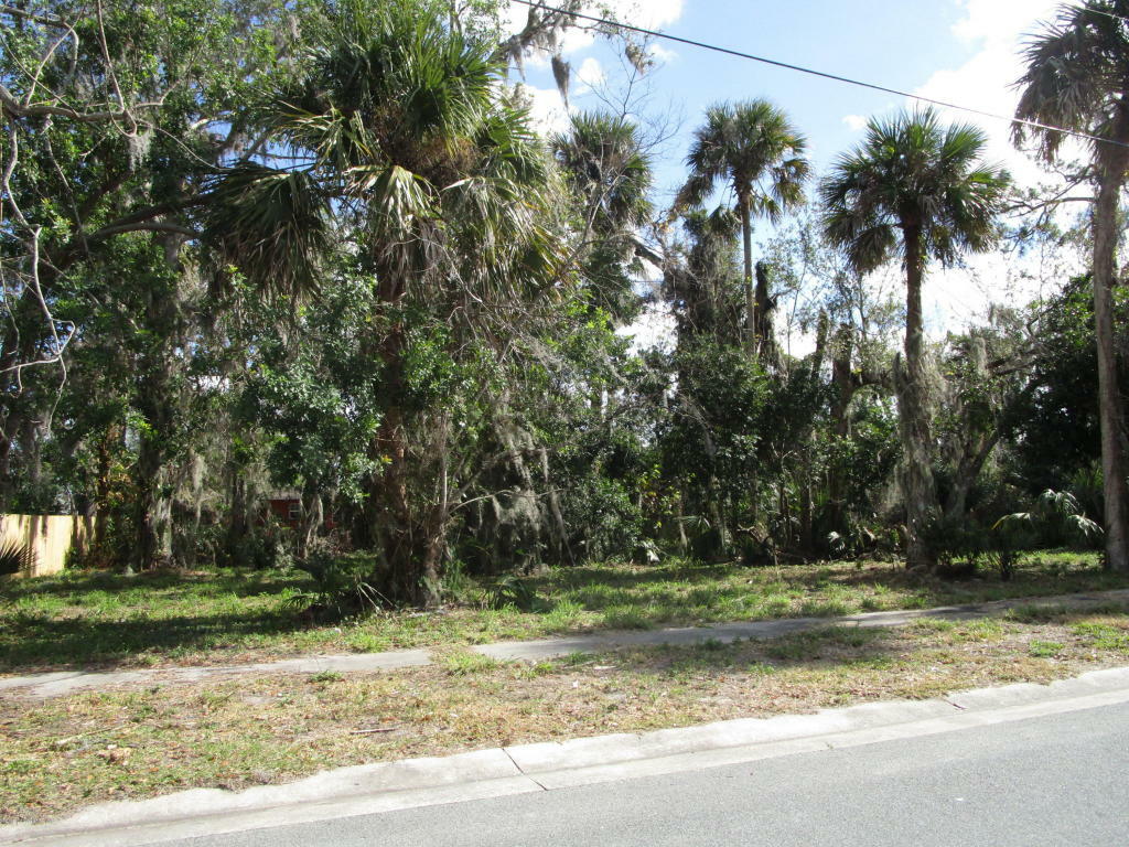 Property Photo:  409 Roderick A Harris SR Avenue  FL 32796 