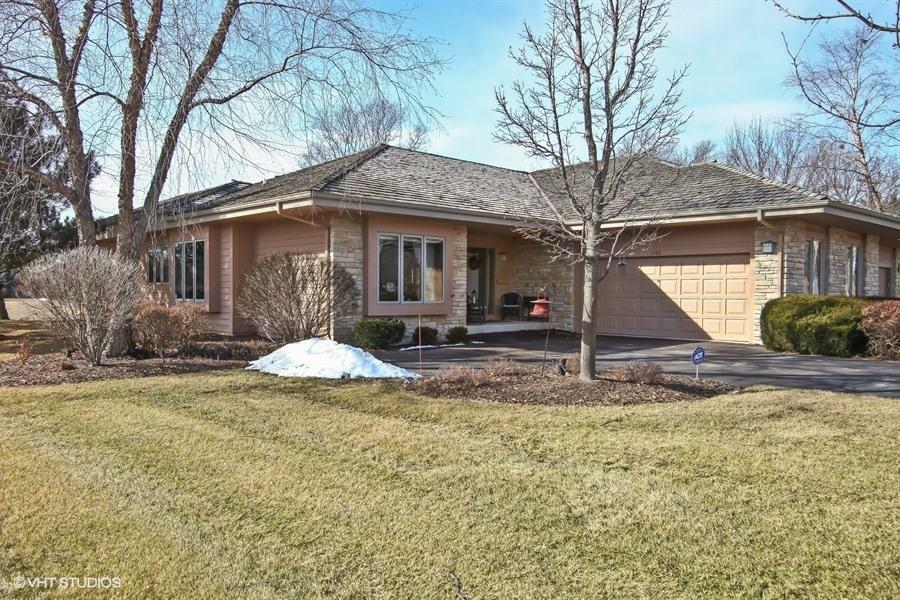 Property Photo:  1208 E Sweetbriar Ln  WI 53029 
