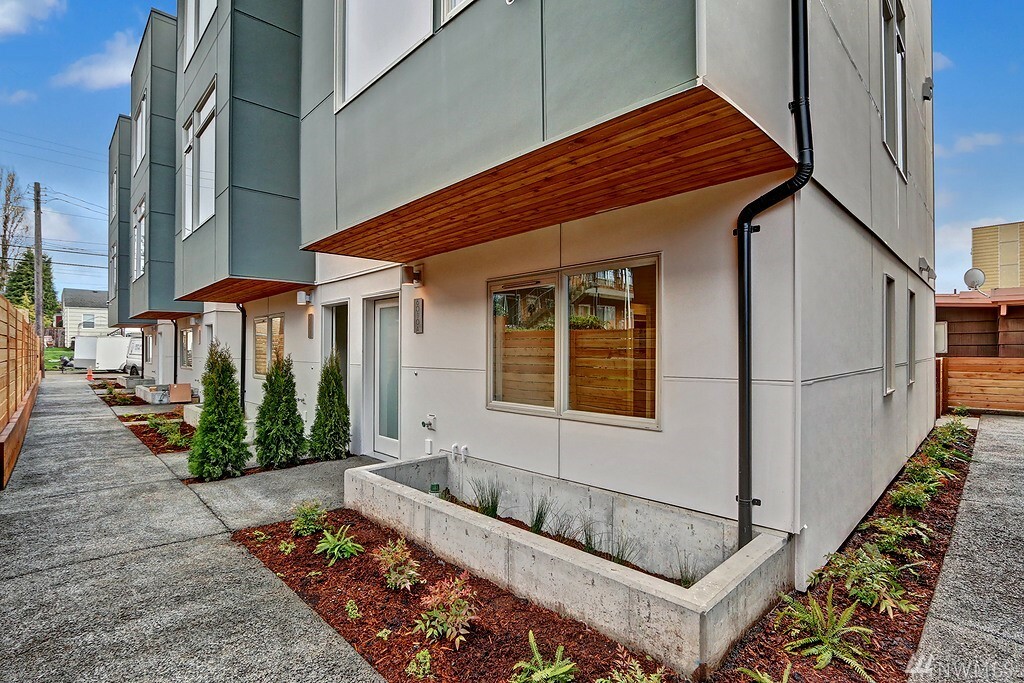 Property Photo:  6008 California Ave SW  WA 98136 