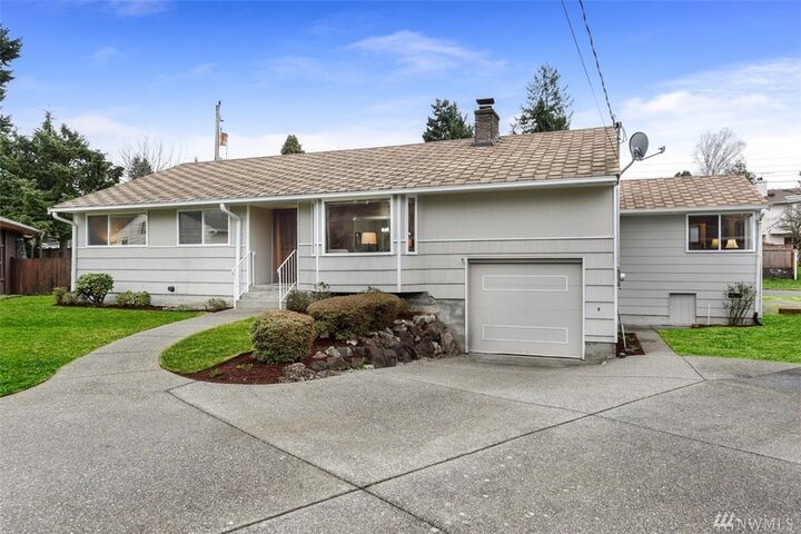 Property Photo: 2126 N 134th St WA 98133