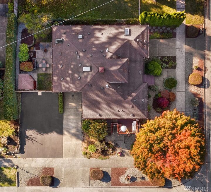 Property Photo: 5303 SW Dakota St WA 98116