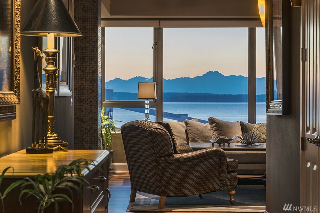 Property Photo: 415 W Mercer St 802 WA 98119