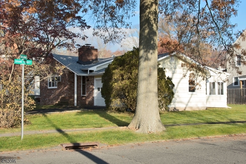 Property Photo:  333 Cook Ave  NJ 07076 