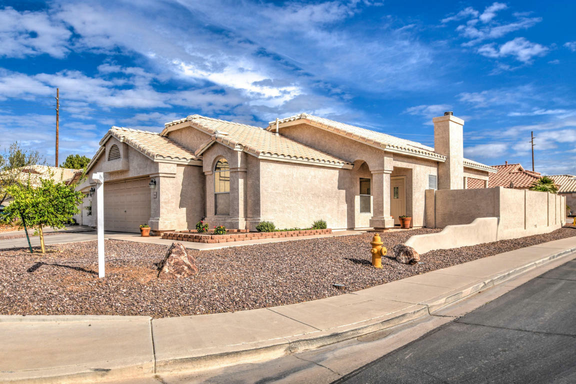 Property Photo: 1041 S Cholla Court AZ 85286