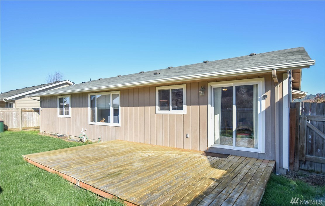 Property Photo:  134 Charles St  WA 98632 