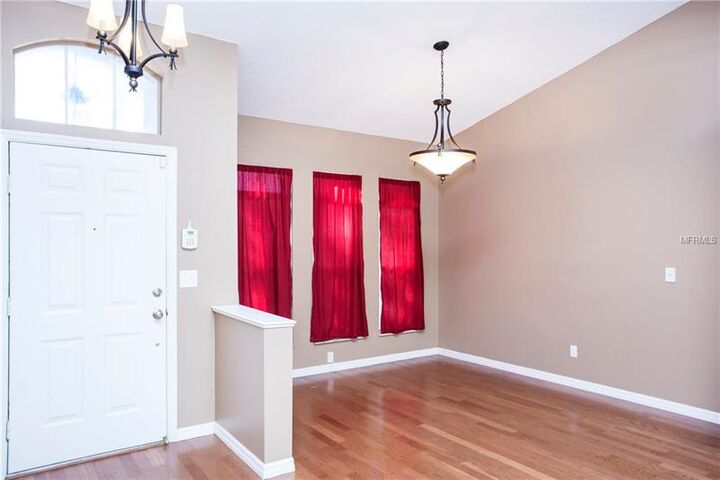 Property Photo: 9517 Sunnyoak Drive FL 33569