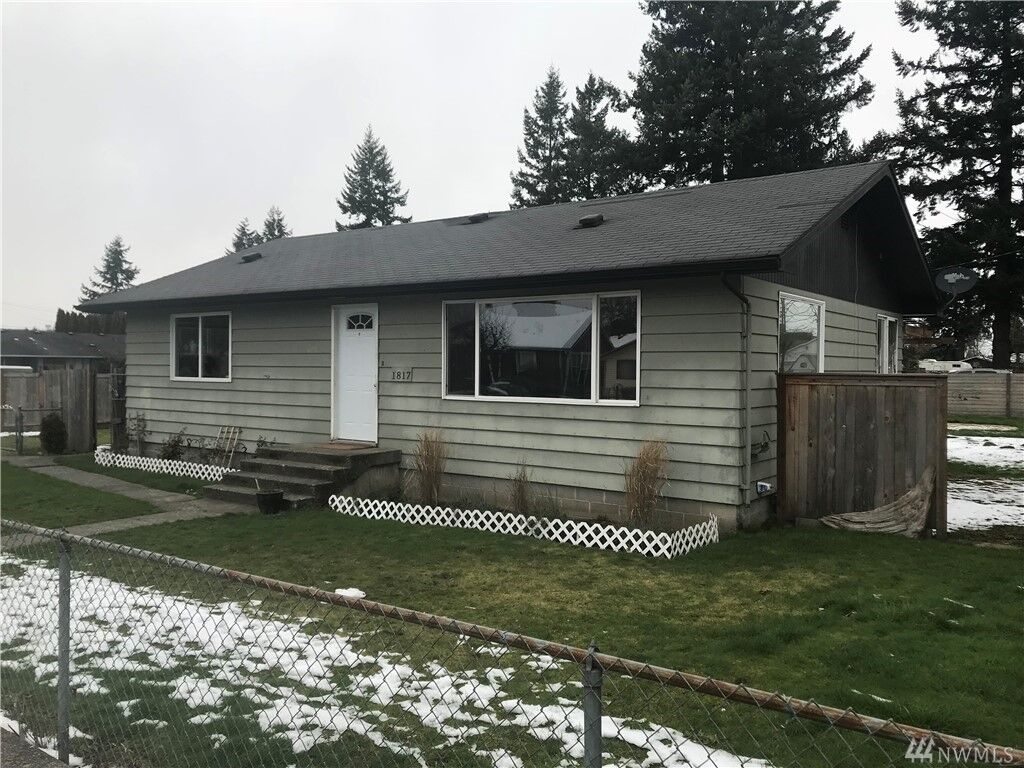 Property Photo:  1817 9th St  WA 98270 