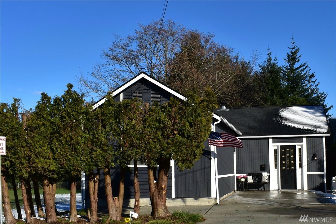 Property Photo:  3613 Norton Ave  WA 98201 