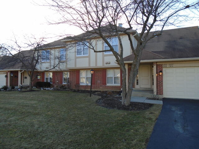 Property Photo: 1288 Streamwood Lane 1288 IL 60061