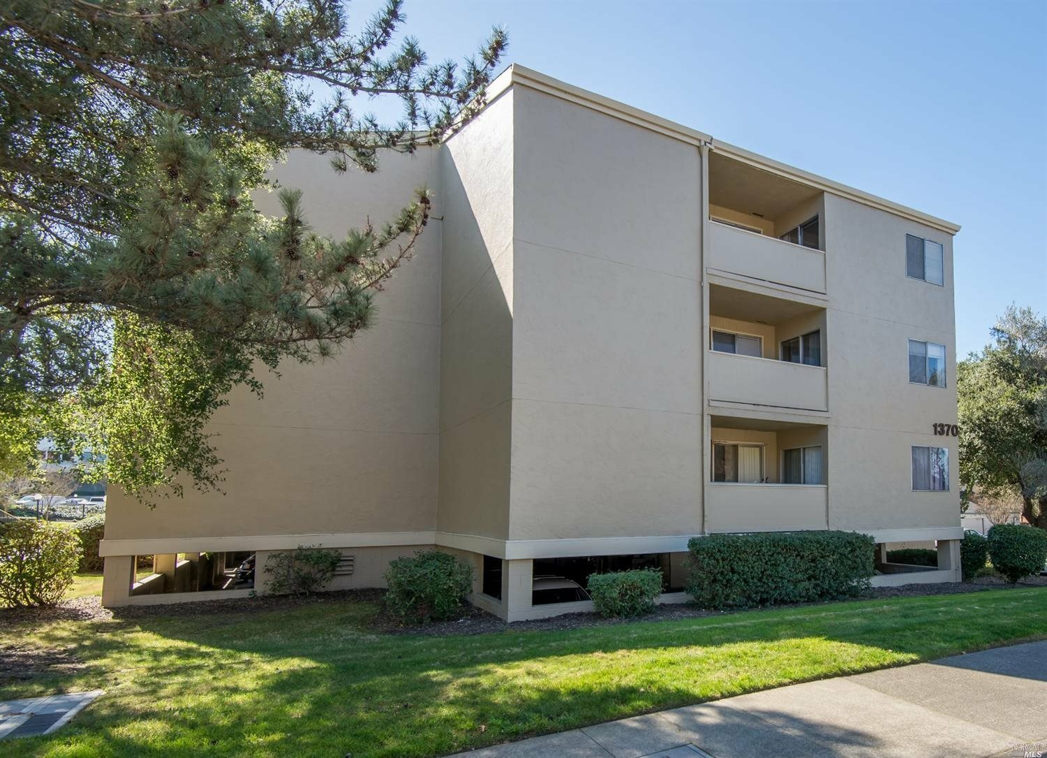 Property Photo:  1370 Townview Avenue 102  CA 95405 