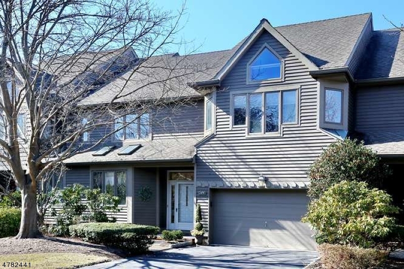 Property Photo:  24 Pamrapo Ct W 24W  NJ 07452 