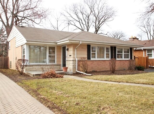 Property Photo:  638 Park Plaine Avenue  IL 60068
