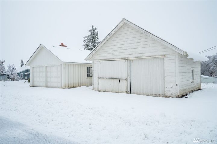 Property Photo:  317 E Ash  WA 98858 
