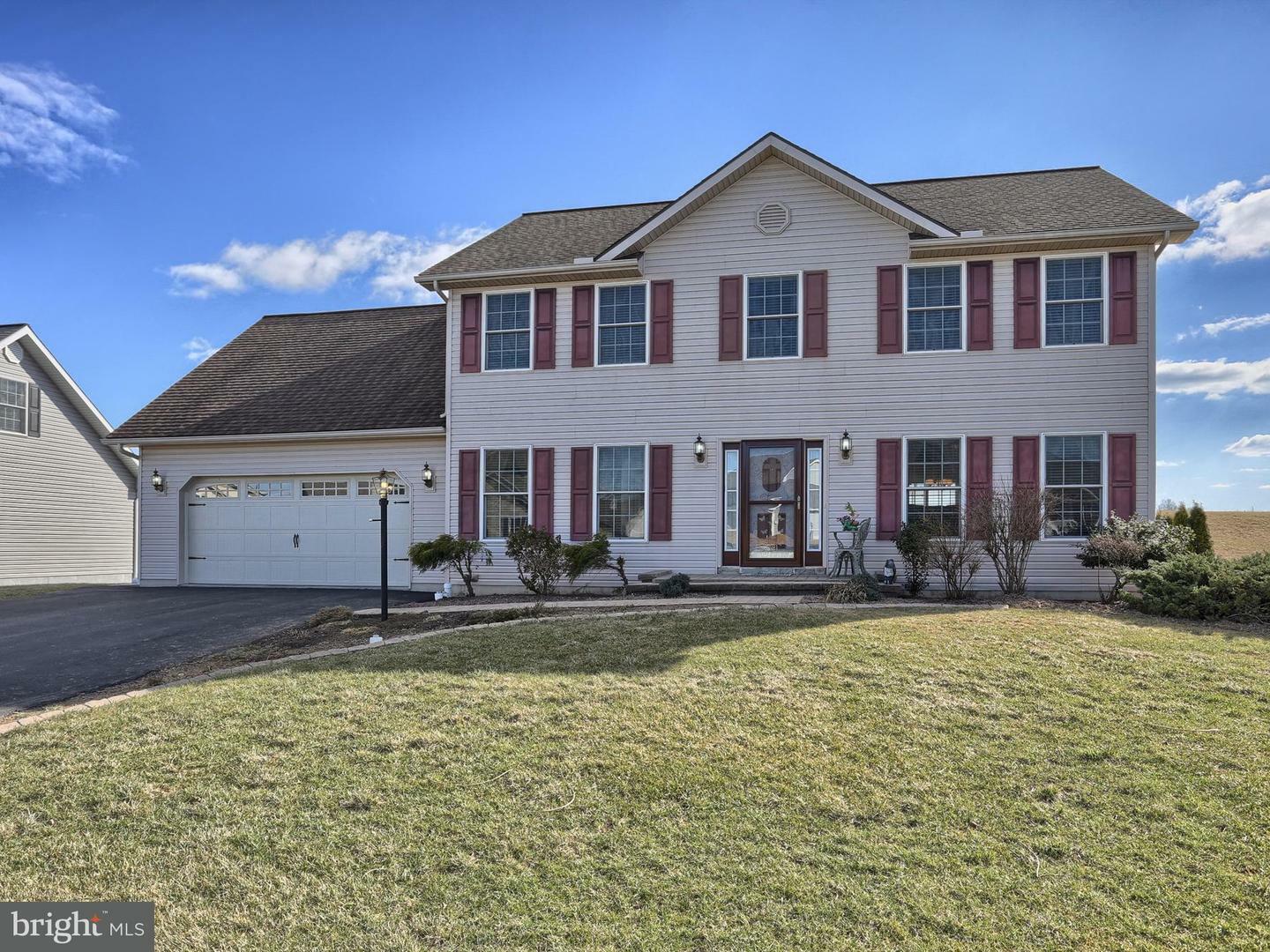 Property Photo: 37 Elizabeth Run Drive PA 17026