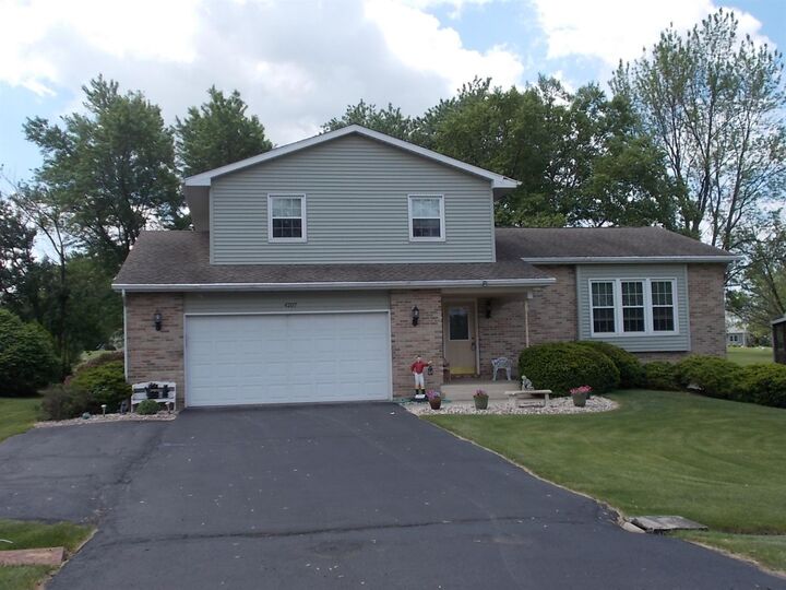 4207 Glen Oaks Drive  Crown Point IN 46307 photo