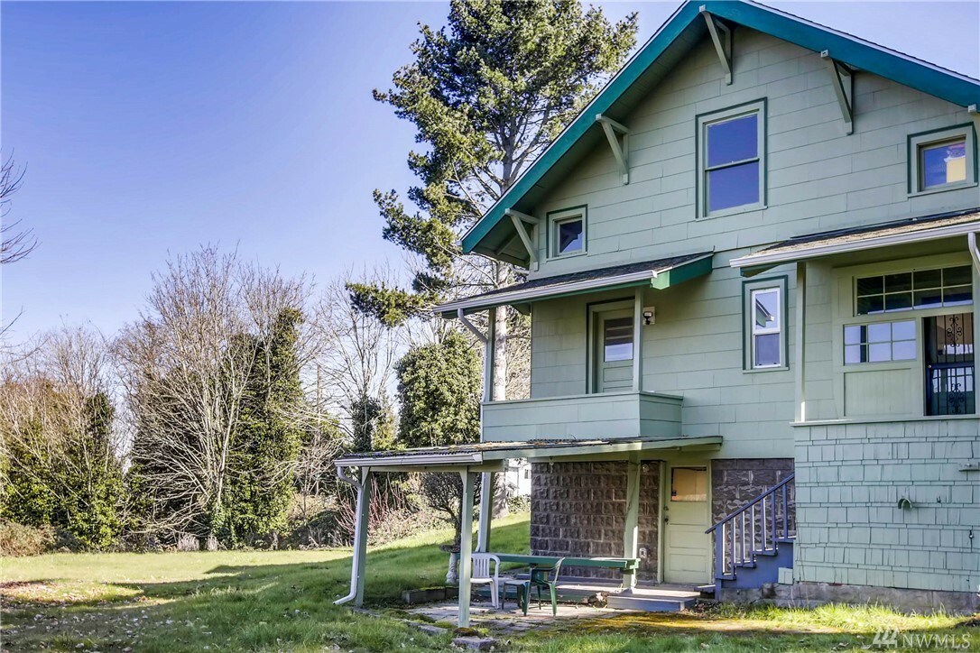 Property Photo:  3510 A St  WA 98418 