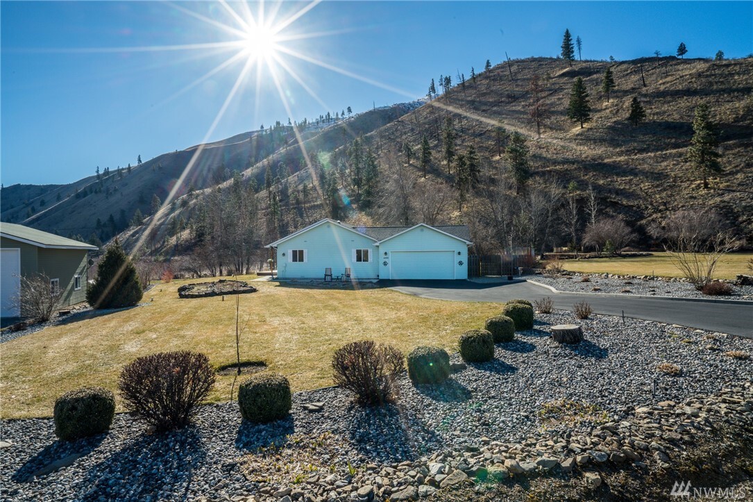 Property Photo: 4885 Keystone Place WA 98822