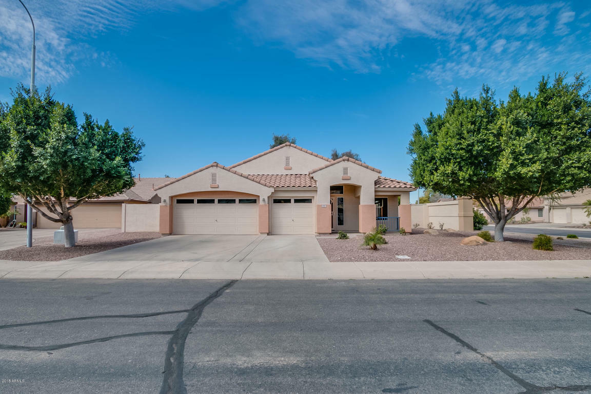 Property Photo:  820 N Soho Place  AZ 85225 