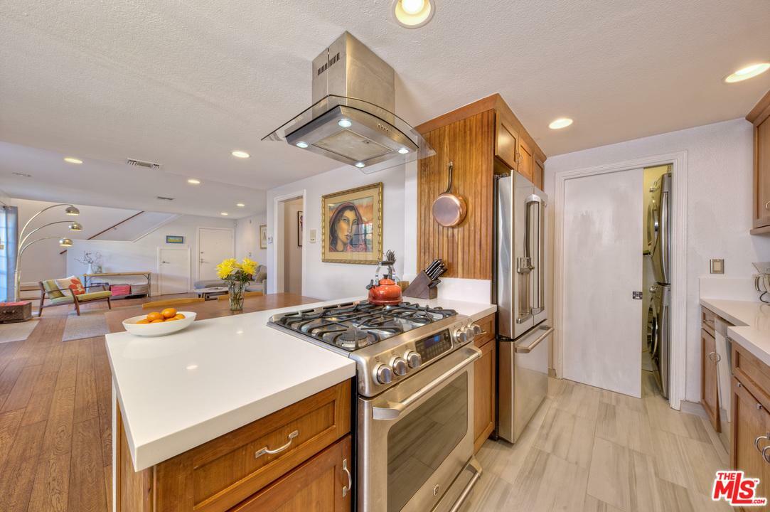 Property Photo: 743 Pier Ave 4 CA 90405