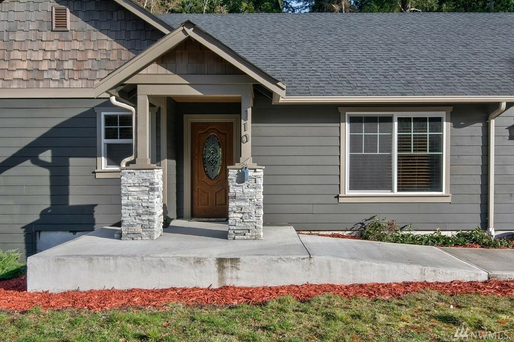 Property Photo:  110 NW Glade Ct  WA 98311 