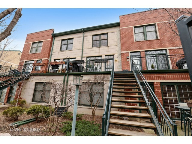 Property Photo: 1813 Clark Street K41 IL 60616