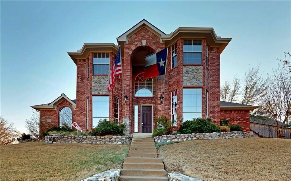 Property Photo:  3907 Parker Oaks Drive  TX 76016 