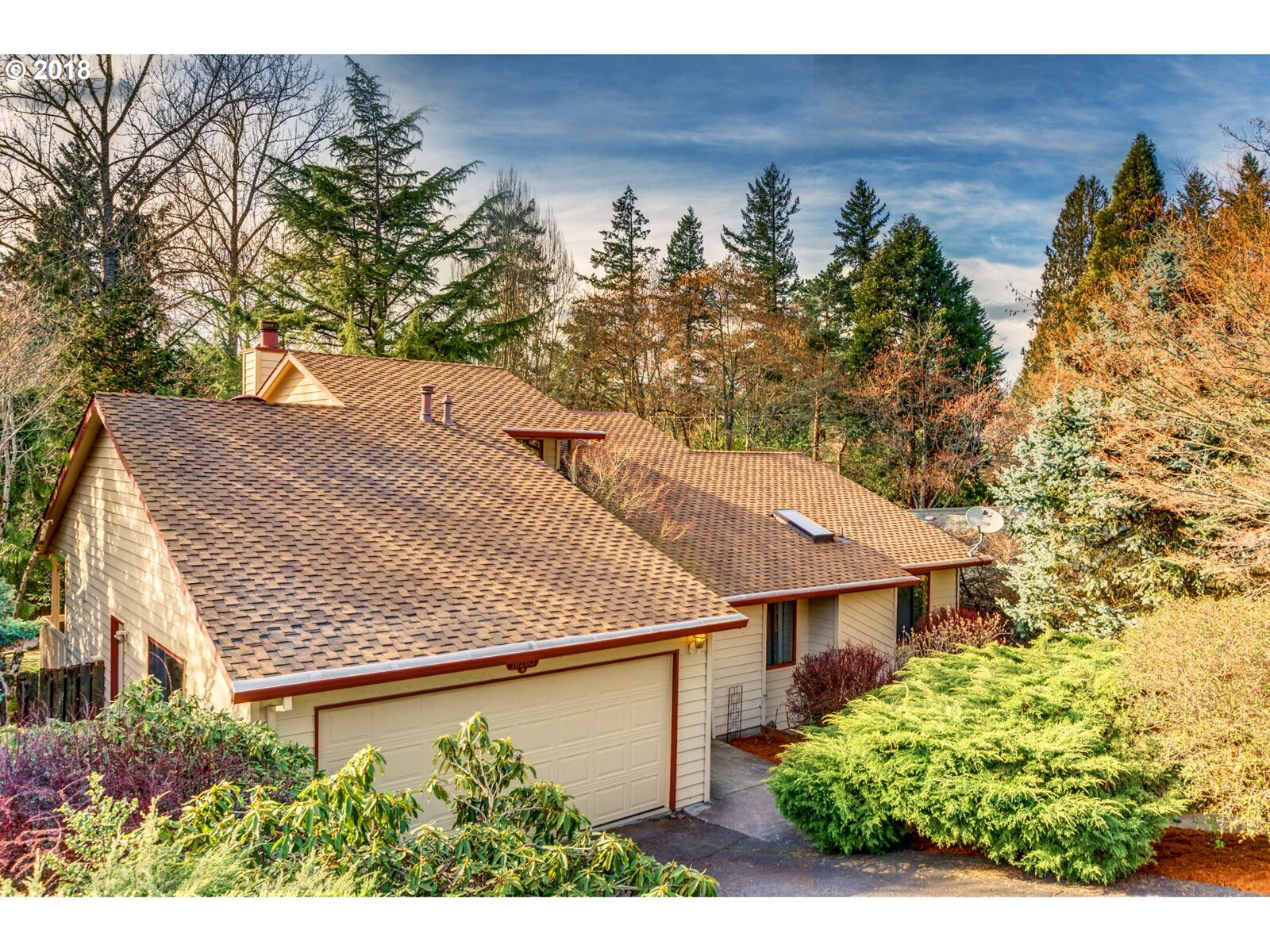 Property Photo: 10205 SW 36th Pl OR 97219