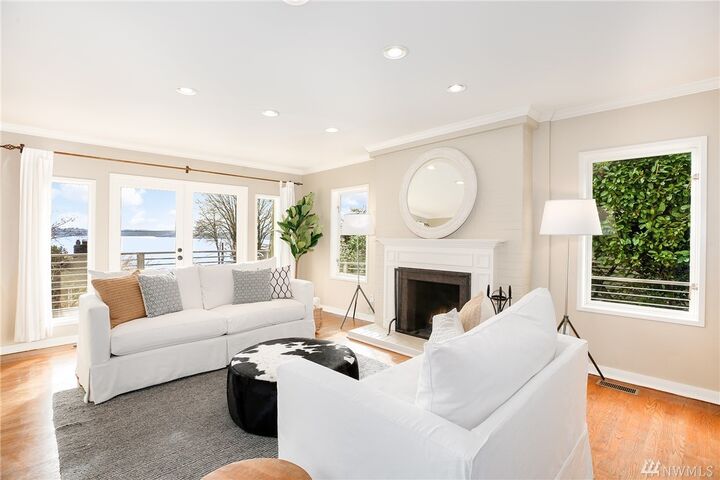 Property Photo:  503 Randolph Avenue  WA 98122 