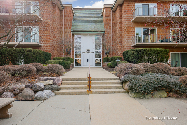 Property Photo:  6 Oak Brook Club Drive K301  IL 60523 