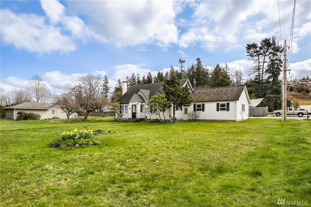 Property Photo: 2819 Oakes Ave WA 98221