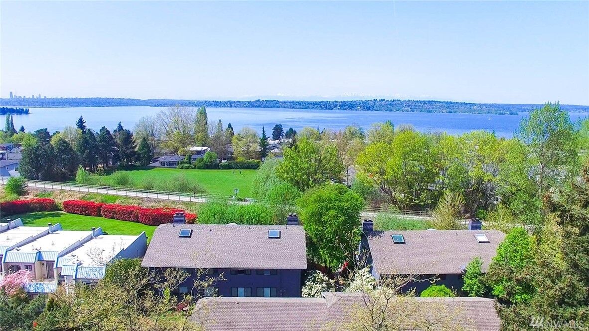 Property Photo: 6533 106th Avenue NE D WA 98033