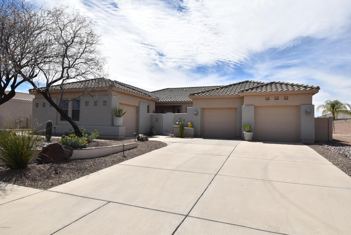 Property Photo:  13827 Silvercreek Place  AZ 85755 