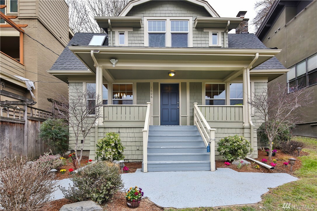Property Photo: 1606 Lakeview Blvd E WA 98102