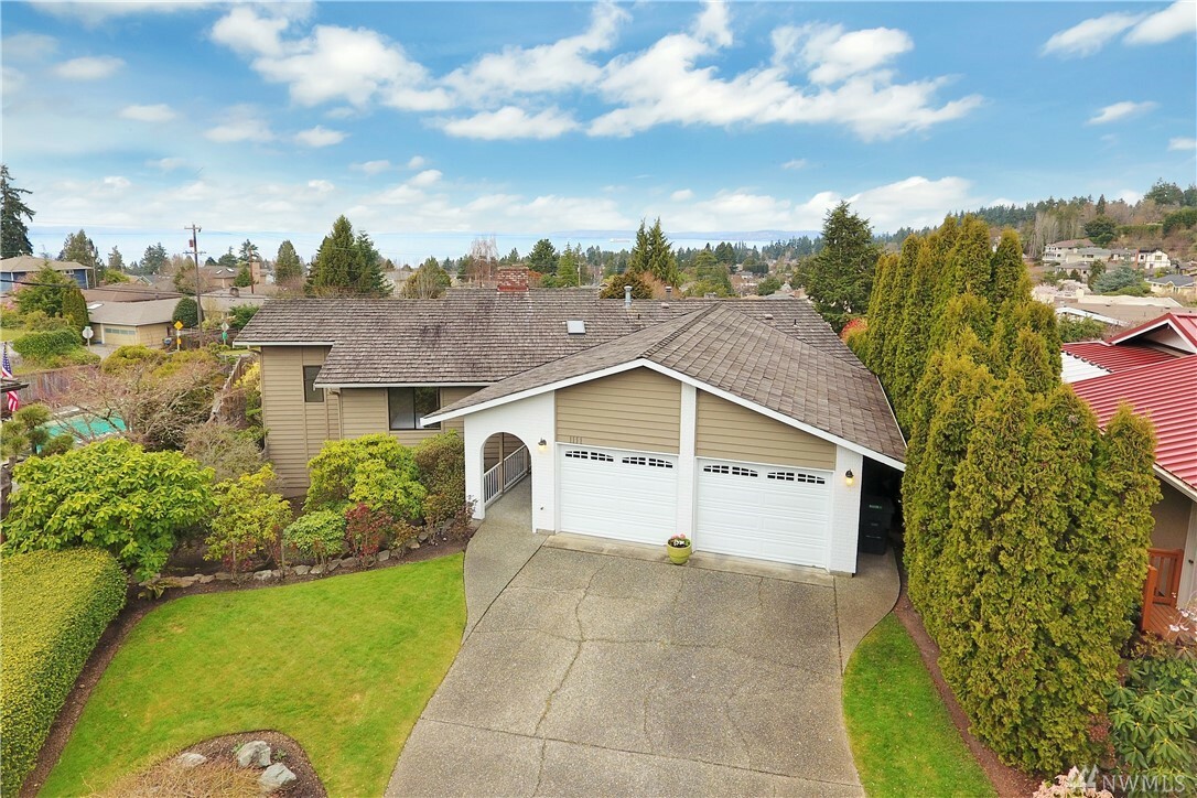 Property Photo:  1111 Emerald Hills Dr  WA 98020 