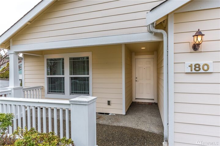 Property Photo: 180 NW 12th Ct WA 98277